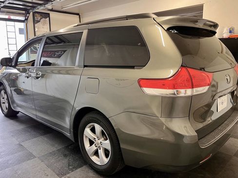 Used 2012 Toyota Sienna LE image 5