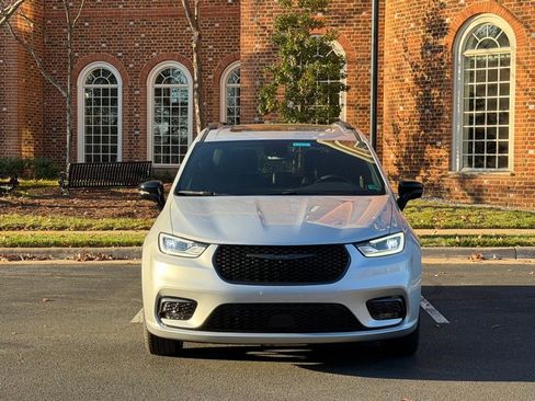 New 2026 Chrysler Pacifica Select image 4