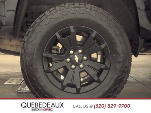 Used 2021 Chevrolet Colorado Z71 w/ Z71 Midnight Edition image 11