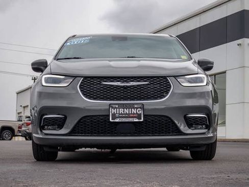 Used 2023 Chrysler Pacifica Touring-L FWD image 33