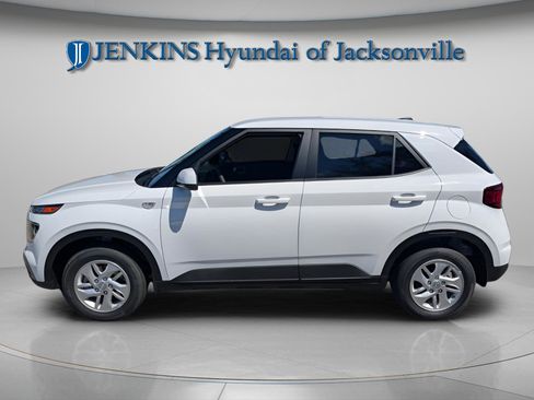 New 2025 Hyundai Venue SE image 2