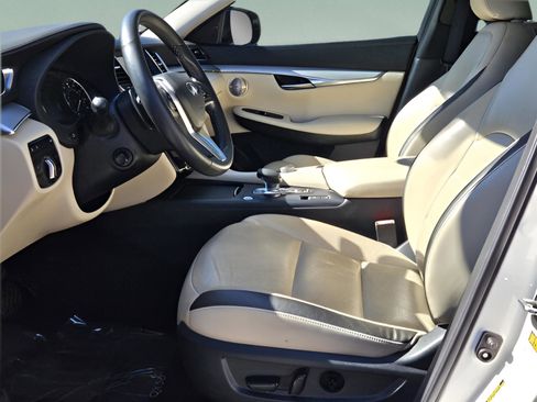 Used 2020 INFINITI QX50 Sensory image 16