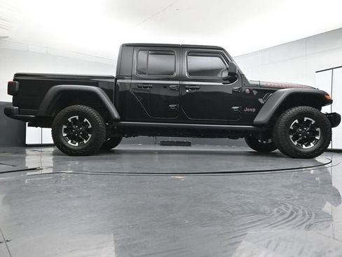 Used 2024 Jeep Gladiator Rubicon w/ Technology Group AWD/4WD image 33
