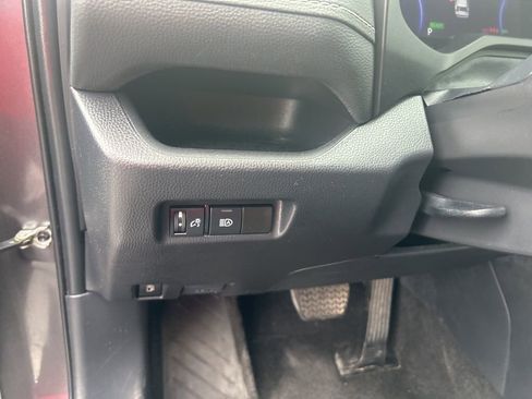 Used 2024 Toyota RAV4 LE image 22