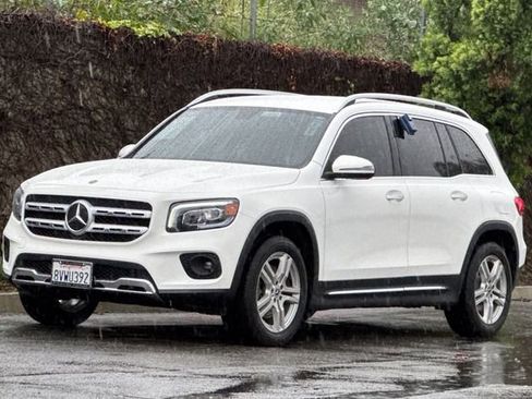 Used 2021 Mercedes-Benz GLB 250 w/ Premium Package image 8