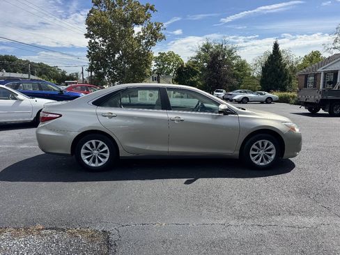 Used 2017 Toyota Camry LE FWD image 5