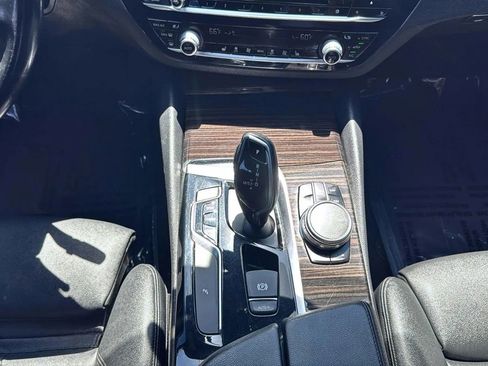 Used 2018 BMW 530i RWD image 12