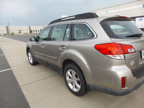 Used 2014 Subaru Outback 2.5i AWD/4WD image 6