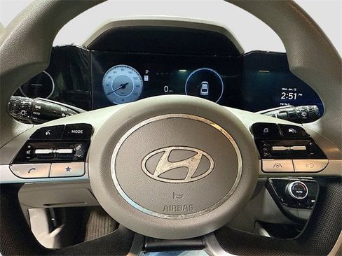 Used 2024 Hyundai Elantra SEL image 13