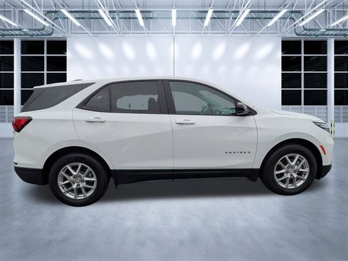 Used 2023 Chevrolet Equinox LS w/ LS Convenience Package image 3