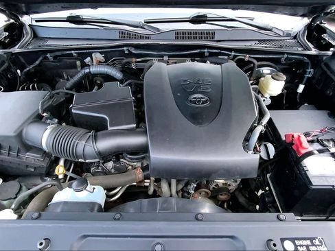 Used 2016 Toyota Tacoma SR5 w/ SR5 Appearance Package (SN) image 30