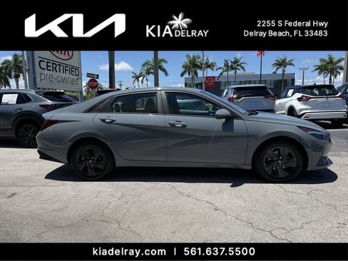 Used 2022 Hyundai Elantra SEL FWD image 2