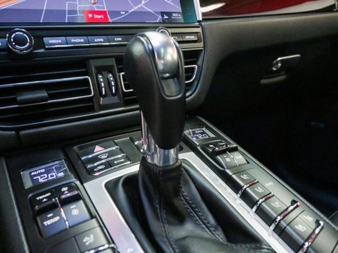 Used 2020 Porsche Macan image 24