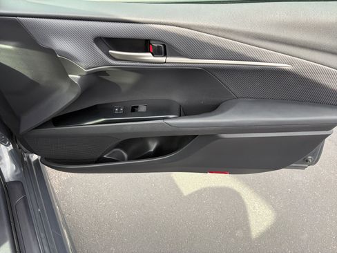Used 2025 Toyota Camry SE FWD image 27