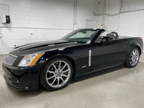 Used 2009 Cadillac XLR V RWD image 16