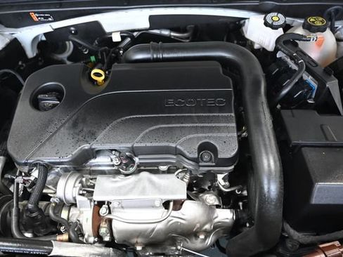Used 2024 Chevrolet Malibu LT FWD image 30