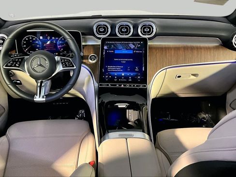 Used 2026 Mercedes-Benz GLC 300 4MATIC image 16