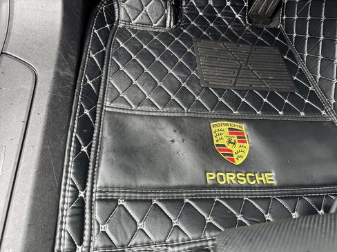 Used 2022 Porsche Taycan RWD image 18