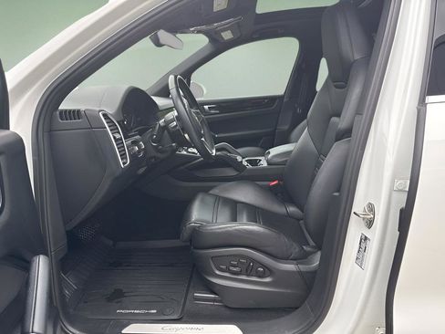 Used 2023 Porsche Cayenne Base image 18