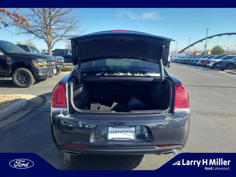 Used 2019 Chrysler 300 S image 33