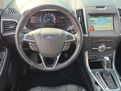 Used 2018 Ford Edge Titanium w/ Ford Safe & Smart Package FWD image 11