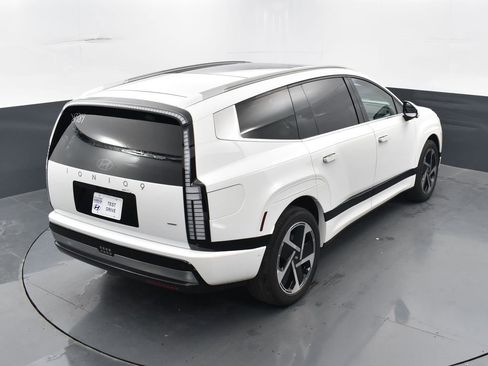 New 2026 Hyundai Ioniq 9 Calligraphy image 30