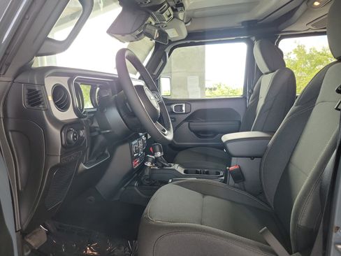 New 2026 Jeep Gladiator Willys AWD/4WD image 17