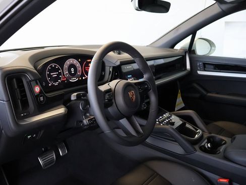 New 2025 Porsche Cayenne S image 4