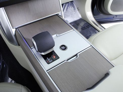 Used 2025 Land Rover Range Rover Autobiography image 29