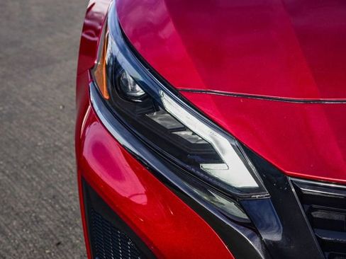 Used 2023 Nissan Altima 2.5 SR w/ SR Premium Package image 11