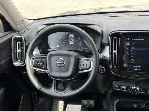 Used 2020 Volvo XC40 T4 Momentum FWD image 26
