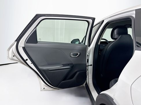 Used 2025 Kia K4 FWD image 25