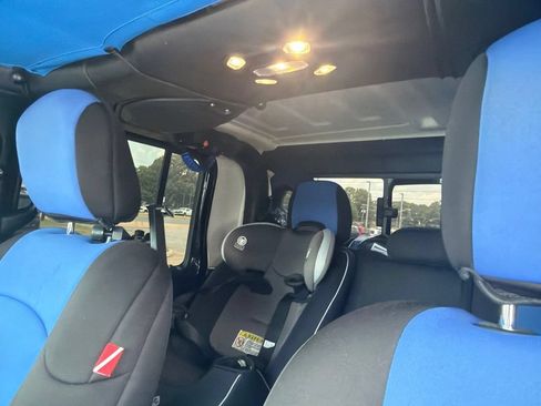 Used 2022 Jeep Gladiator Sport AWD/4WD image 17