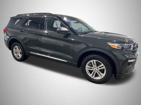 Used 2022 Ford Explorer XLT w/ Equipment Group 202A image 7