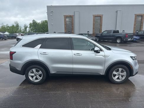 Used 2022 Kia Sorento LX FWD image 1