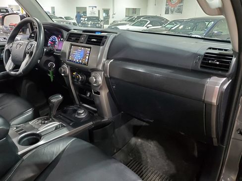 Used 2019 Toyota 4Runner SR5 AWD/4WD image 15