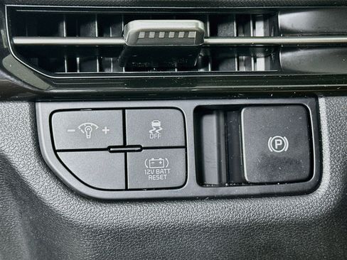 Used 2026 Kia Sportage LX FWD image 16