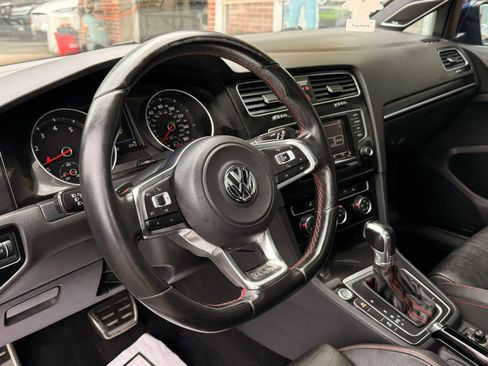 Used 2015 Volkswagen GTI SE FWD image 8