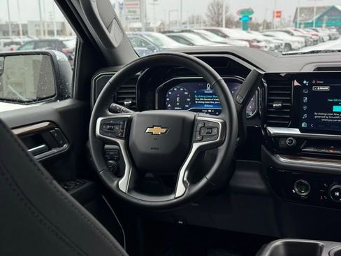 Used 2023 Chevrolet Silverado 1500 LT image 22