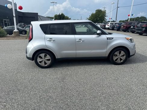 Used 2015 Kia Soul FWD image 8