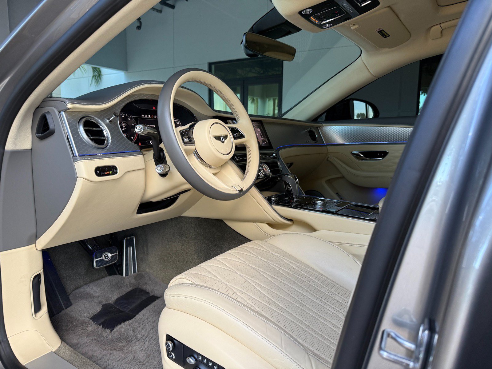 Used 2023 Bentley Flying Spur V8 AWD/4WD image 22