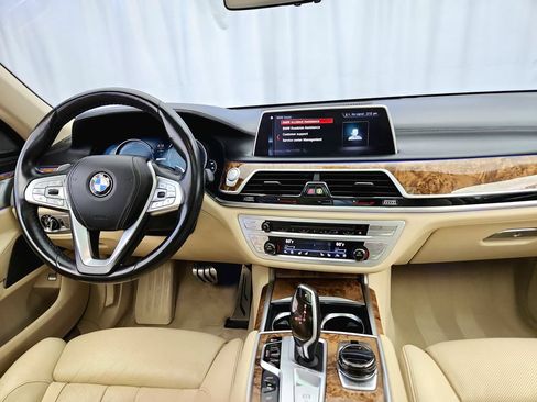 Used 2018 BMW 740e xDrive AWD/4WD image 28