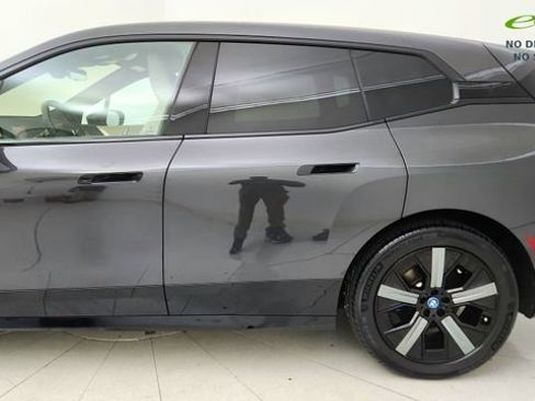 Used 2024 BMW iX xDrive50 w/ Sport Package AWD/4WD image 4