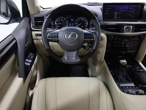 Used 2018 Lexus LX 570 4WD image 16