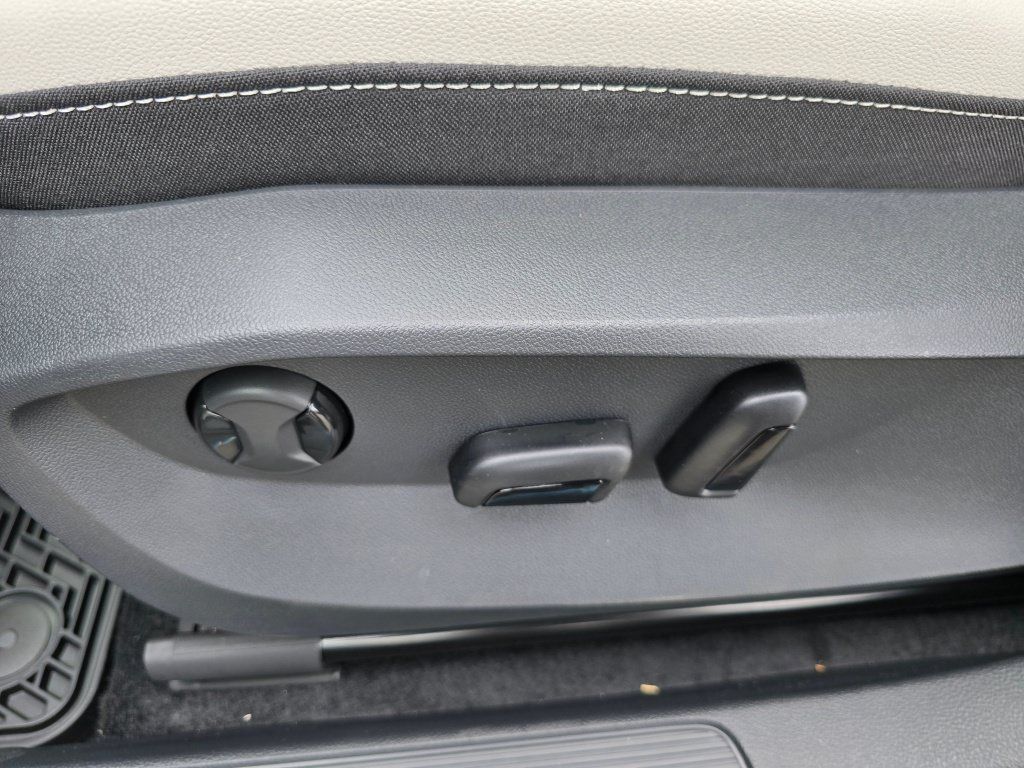 New 2026 Volkswagen Taos SE AWD/4WD image 22