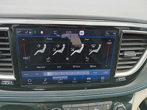 Used 2021 Chrysler Pacifica Touring-L w/ Uconnect Theater Family Group AWD/4WD image 22