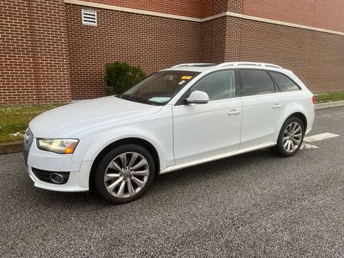 Used 2016 Audi A4 Premium Plus w/ Technology Package image 3