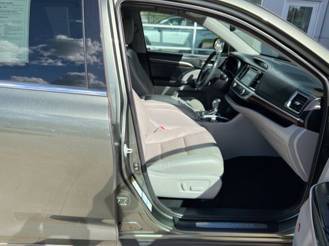 Used 2016 Toyota Highlander Limited AWD/4WD image 37