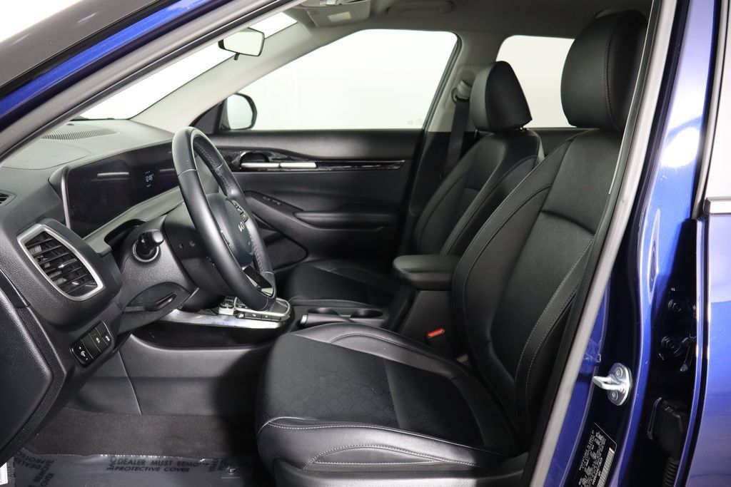 Used 2025 Kia Seltos EX FWD image 16