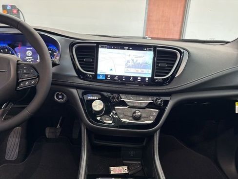 New 2026 Chrysler Pacifica Limited w/ S Appearance Package image 29